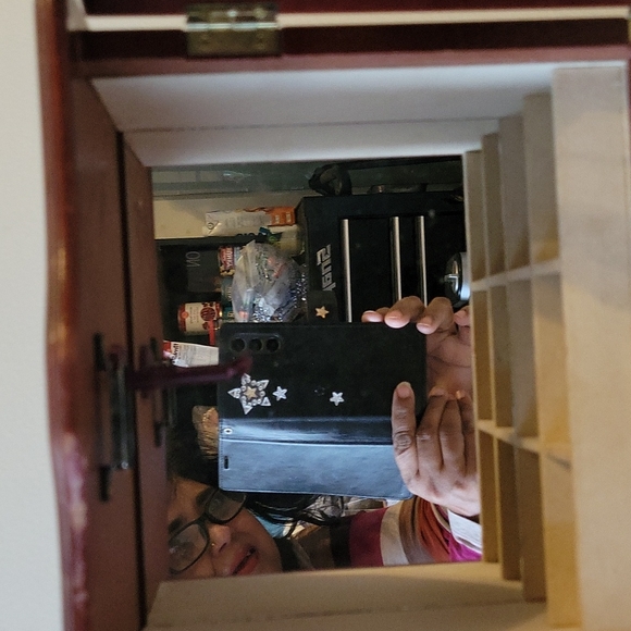 Wooden Jewelry holder with glass door - Picture 9 of 9